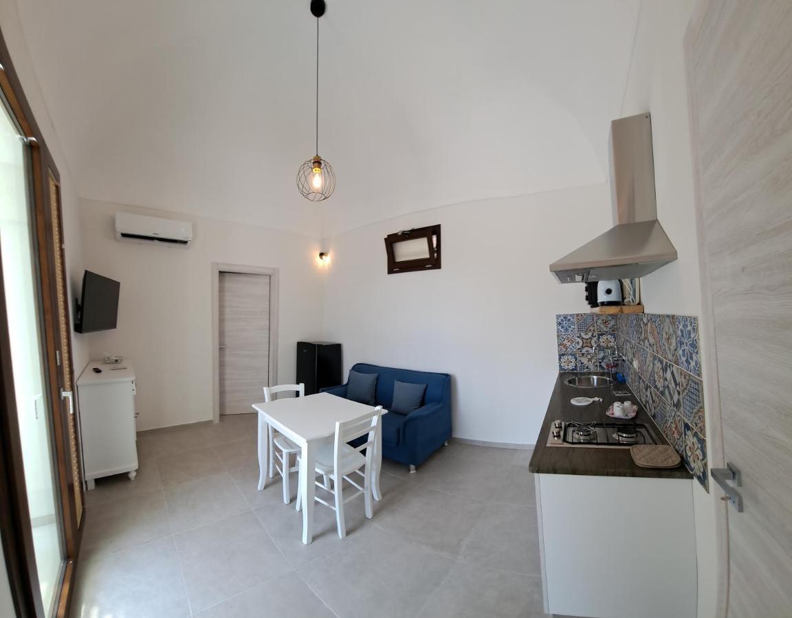 Claudette Apartments Marsala Room photo